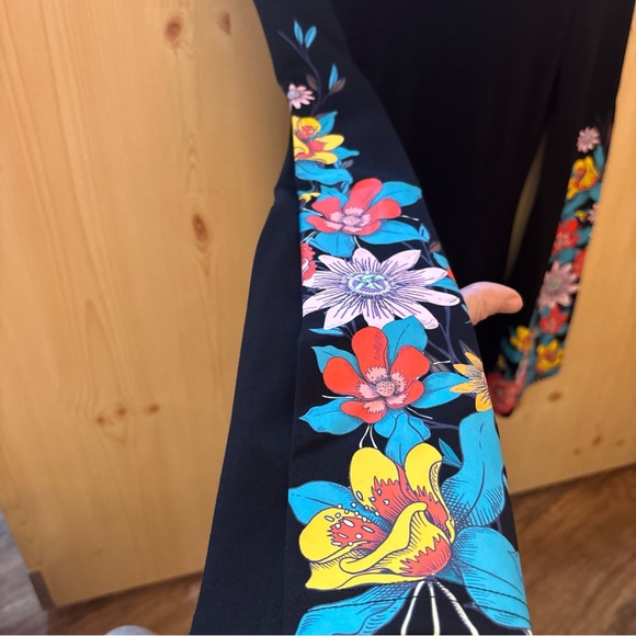 FRIDA KAHLO  ARTIST BLACK DRESS SMALL WITH FLORAL SLEEVES MIDI WEDDING COCKTAIL - Picture 6 of 14